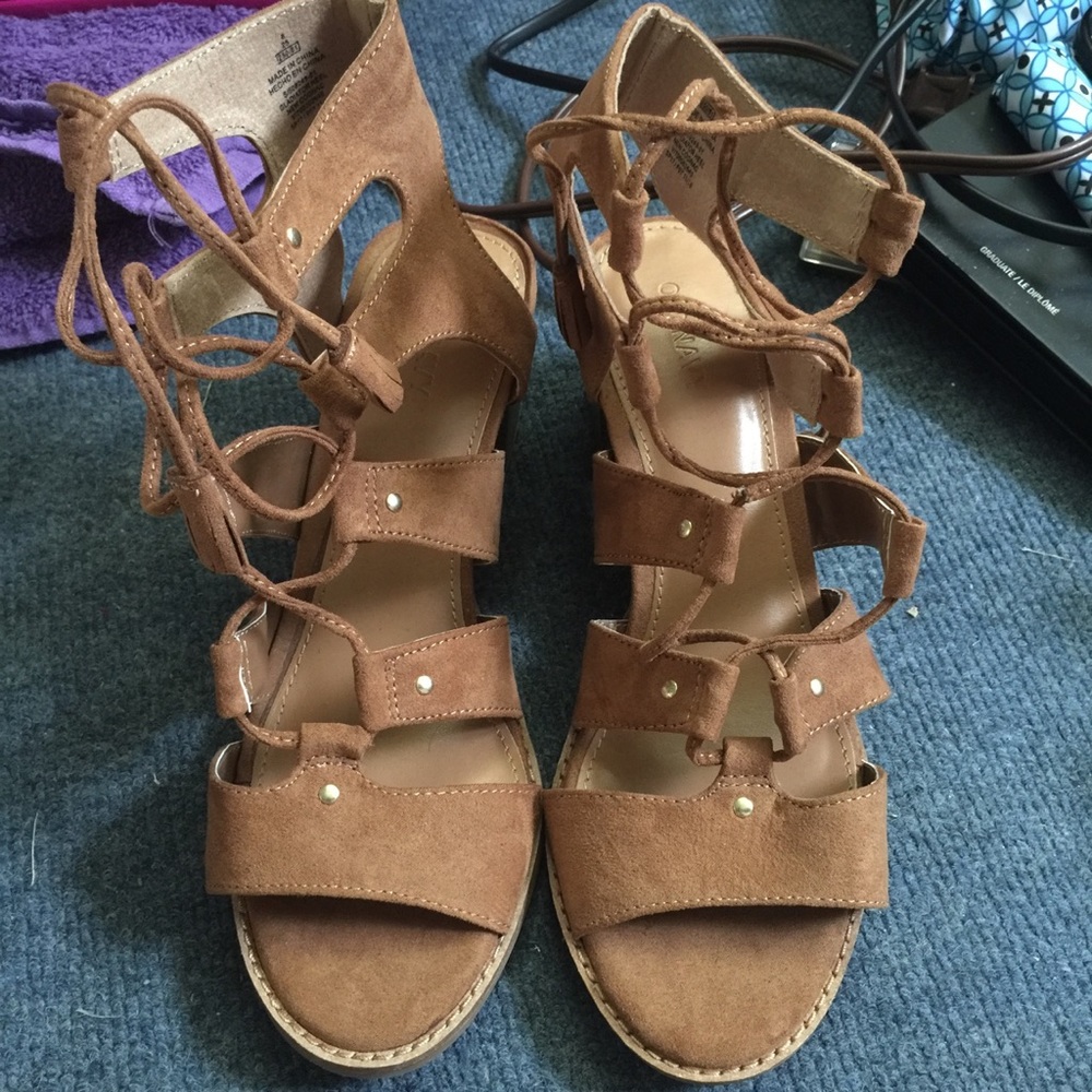 Sueded Gladiator Heeled Sandals for Women. Size: 8
