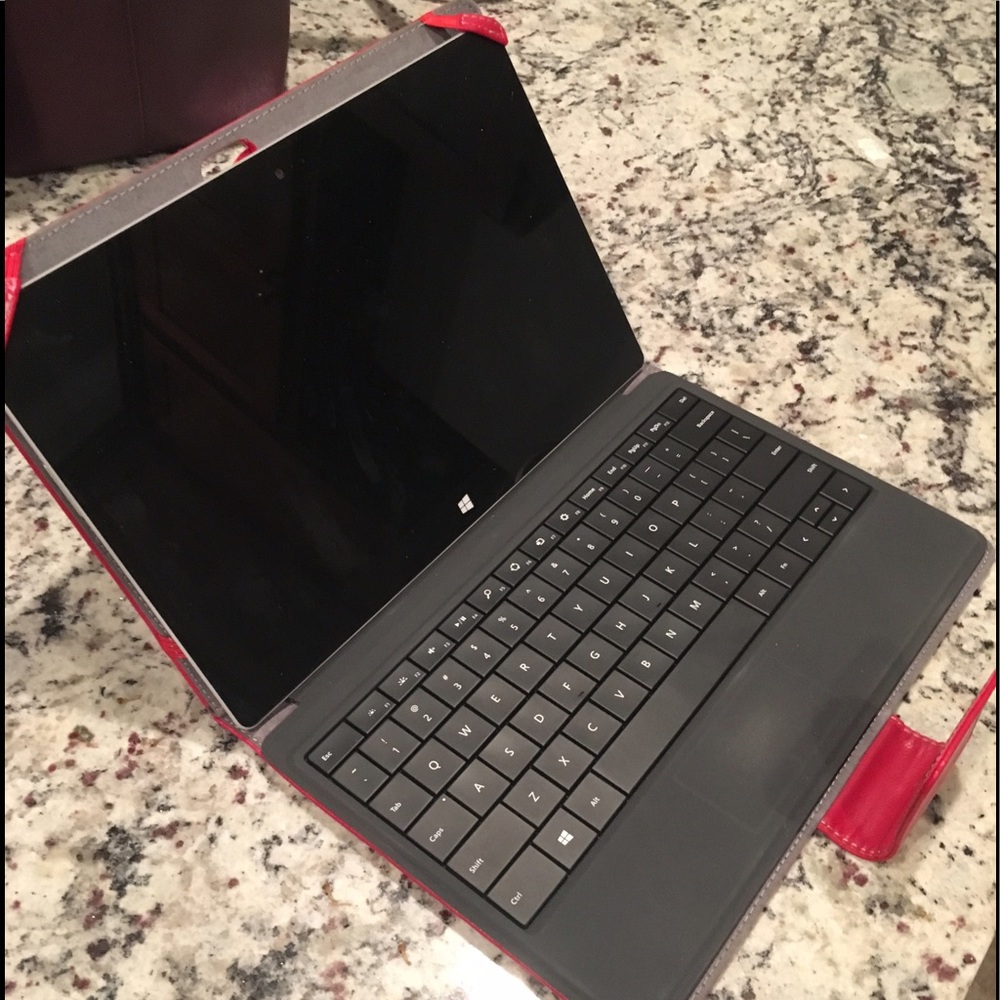 Microsoft Surface RT Tablet w/ Detachable Keyboard