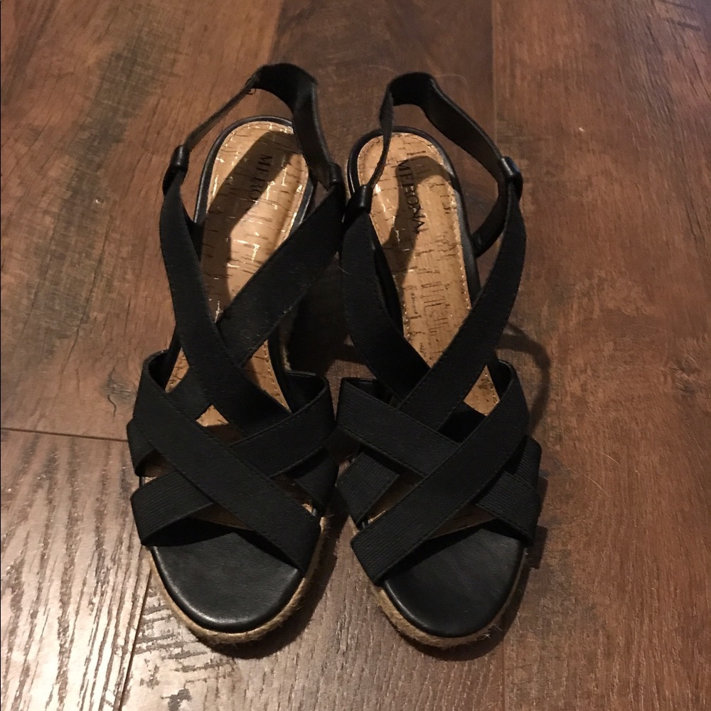 Black wedges