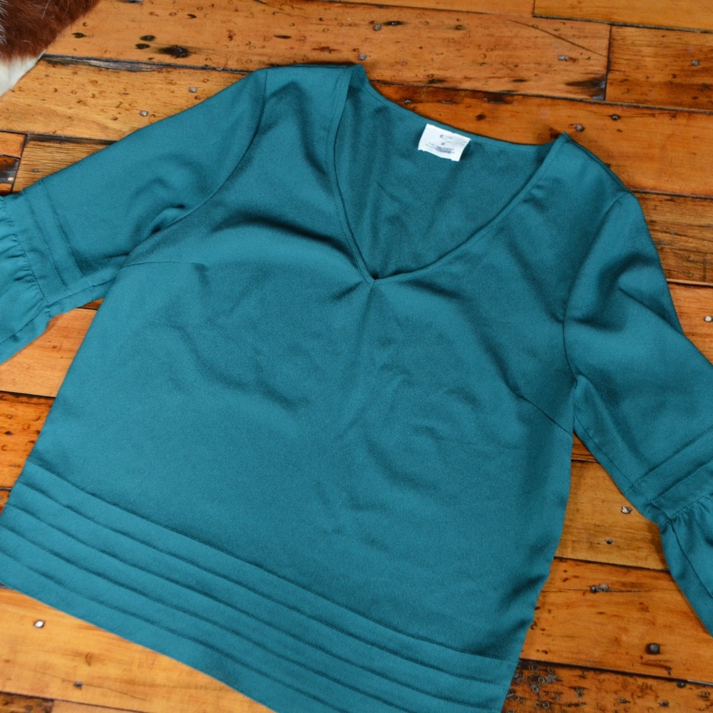 SALE💥PINS AND NEEDLES light weight top