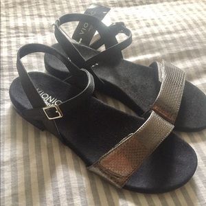 **SUNDAY FLASH SALE** Vionic Black Silver Sandals