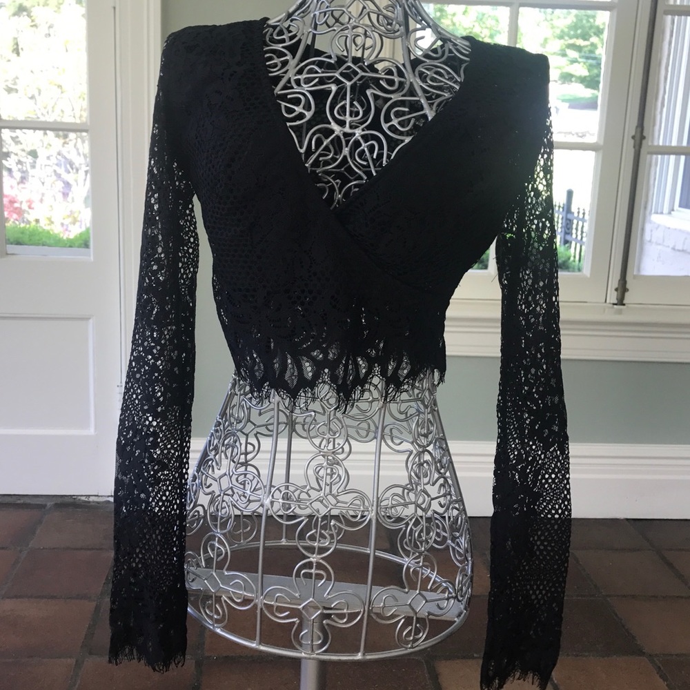 Black lace long sleeve crop top