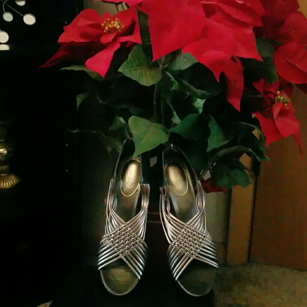 Pewter/Black Sandals with zippers up the back