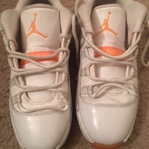 Size 2y Jordan 11's