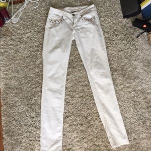 White skinny jeans