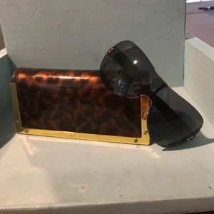 Tory Burch sunglasses 😎