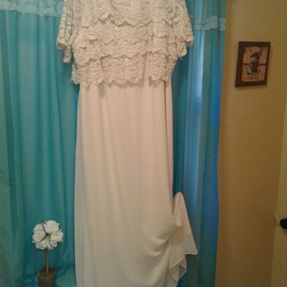 Evening Gown - Picture 2 of 3