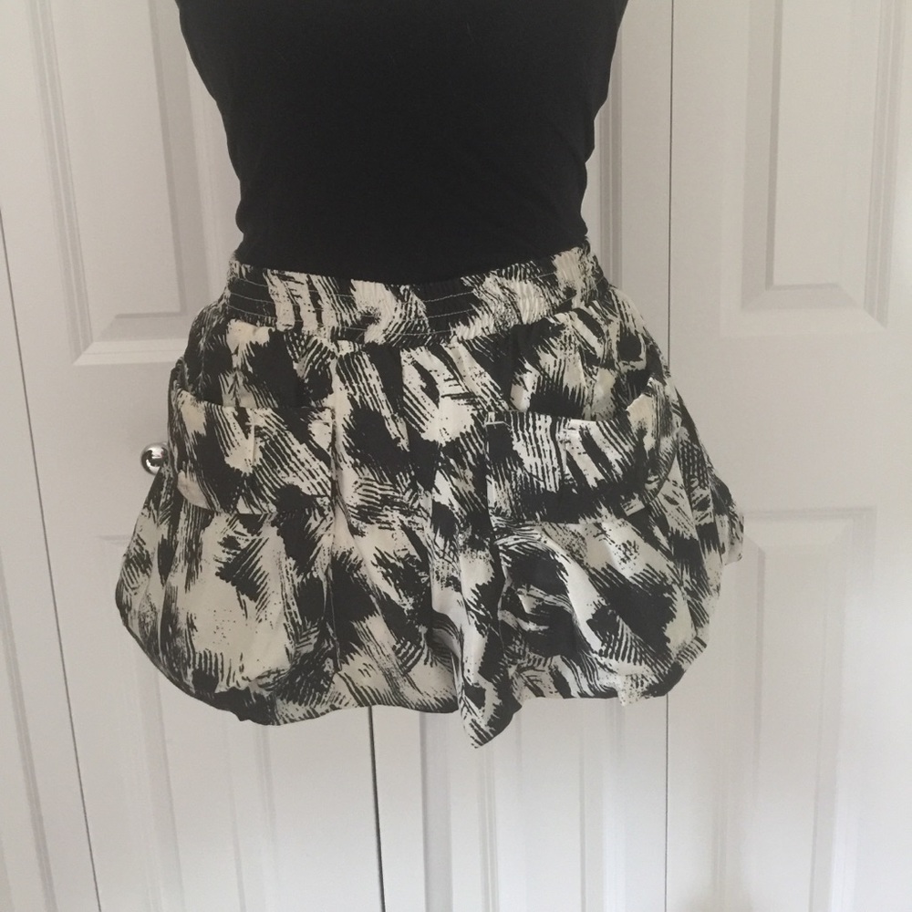 Akira Black and White Bubble Shorts