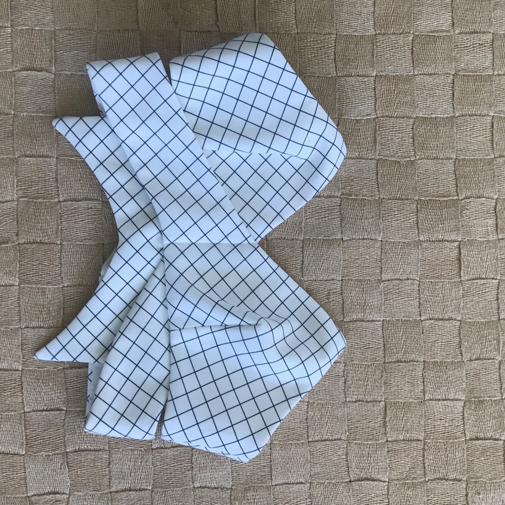 Unique black and white crop top