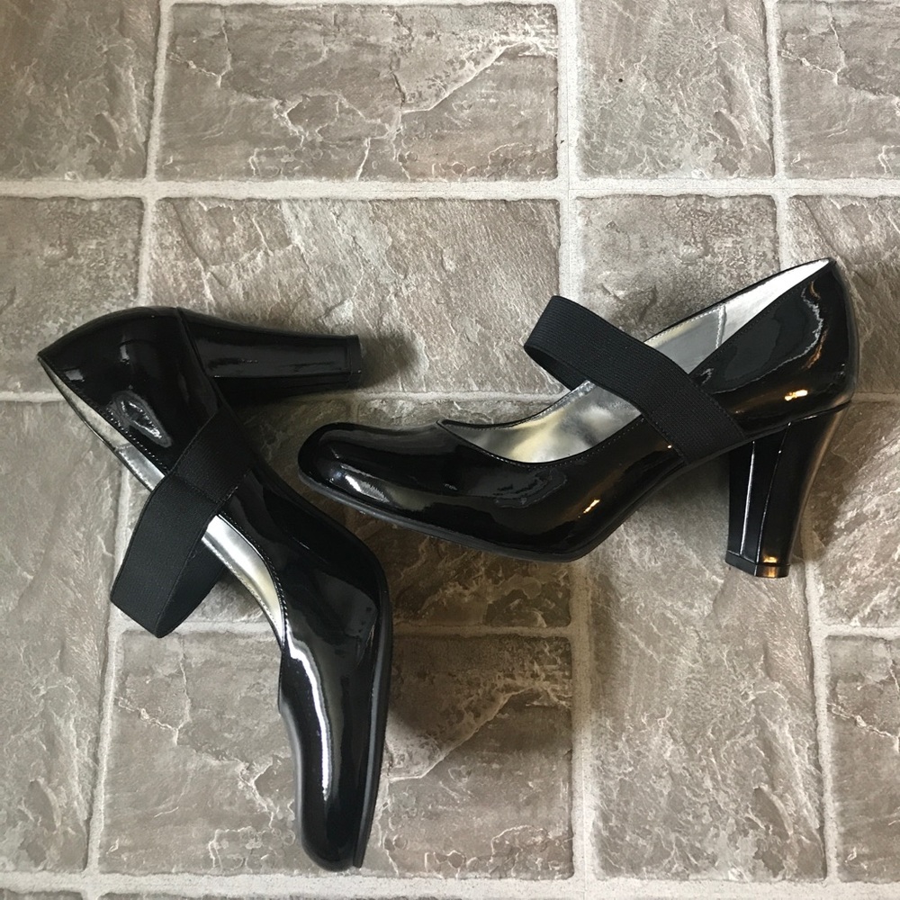 PERFECT CONDITION!! Black RAMPAGE heels. Like new!