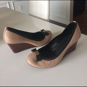 Authentic Tory Burch wedges with bow detail