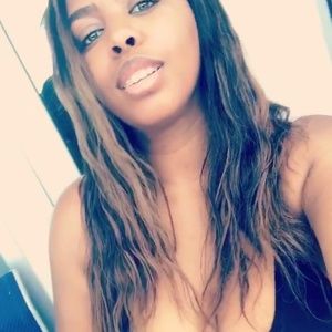 Meet your Posher, Raquel