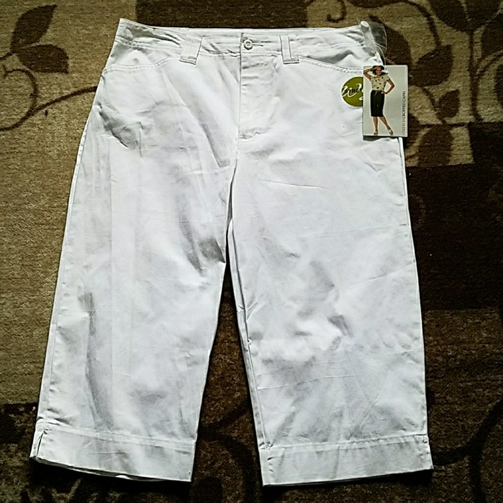 White Capri pants