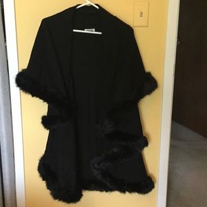 Cape with faux fur