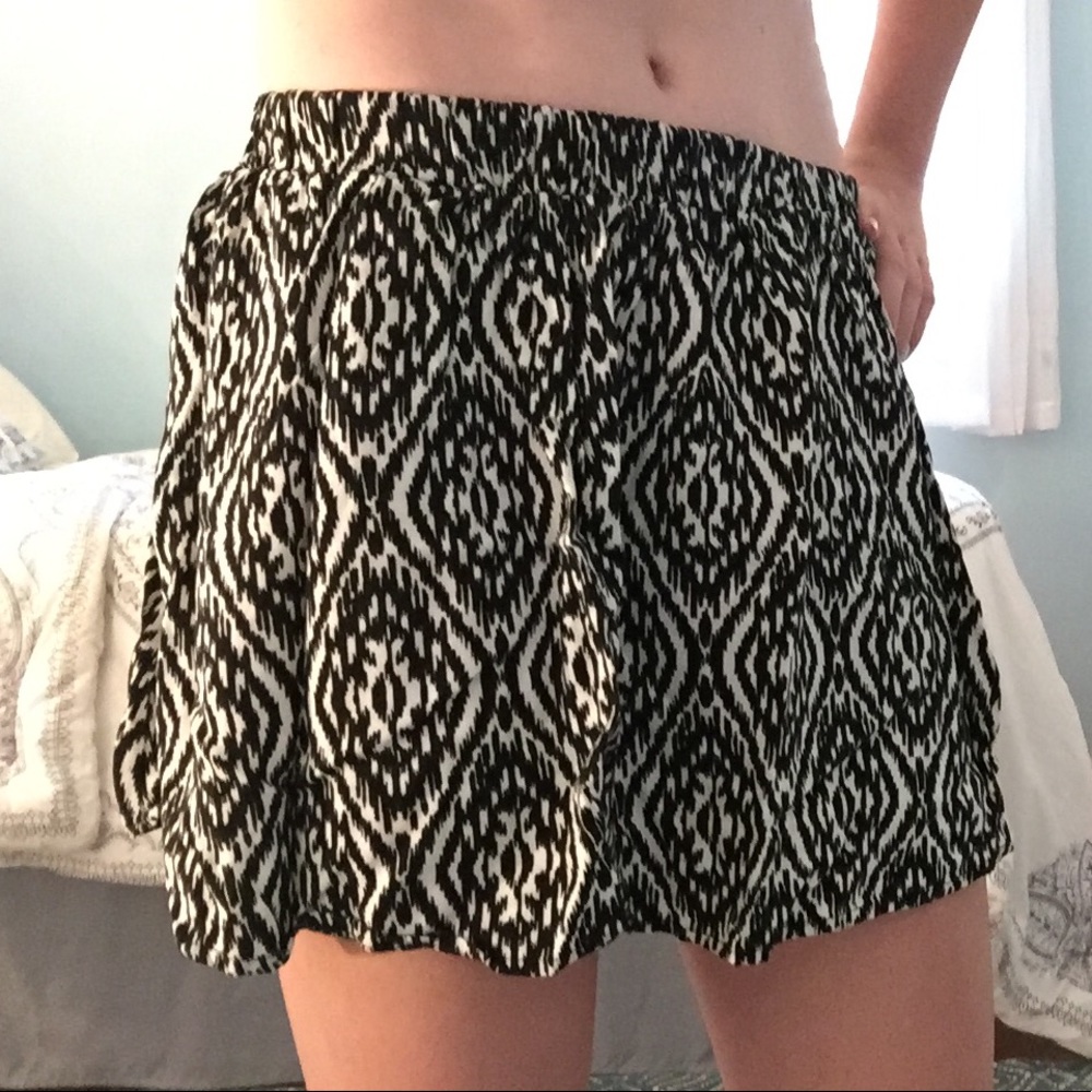 Tilly's black and white skirt