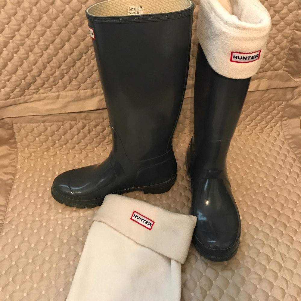 Grey glossy Hunter rain boots with cream Wellies.