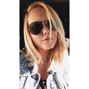 Meet your Posher, Julia