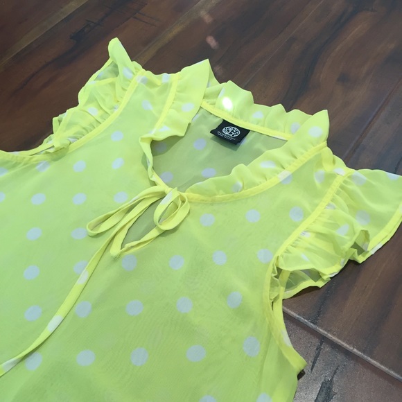 Bobeau • Sheer Yellow Polka Dot Blouse - Picture 4 of 5