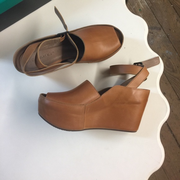 Chocolat Blu Wisper Flatform - Picture 2 of 2