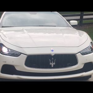 Meet your Posher, Cyril