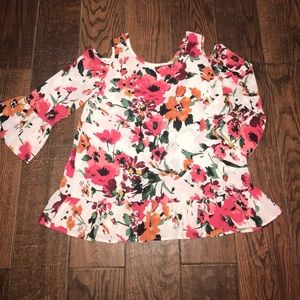 Adorable floral Top 💕