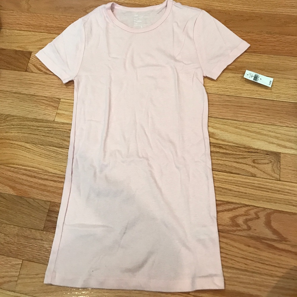 Baby pink crew neck t shirt.