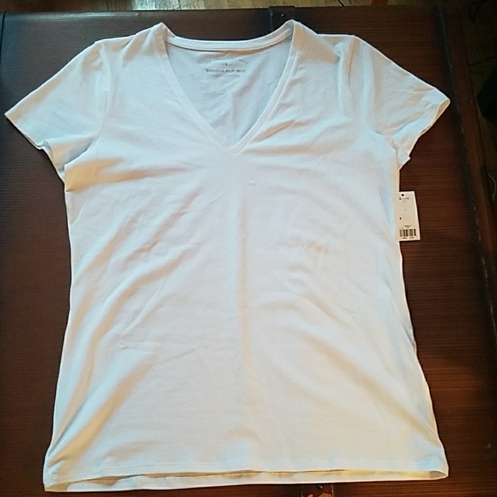 Banana Republic White V-neck "Essential Tee" Large