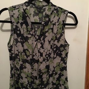 Banana republic sleeveless blouse with tie front