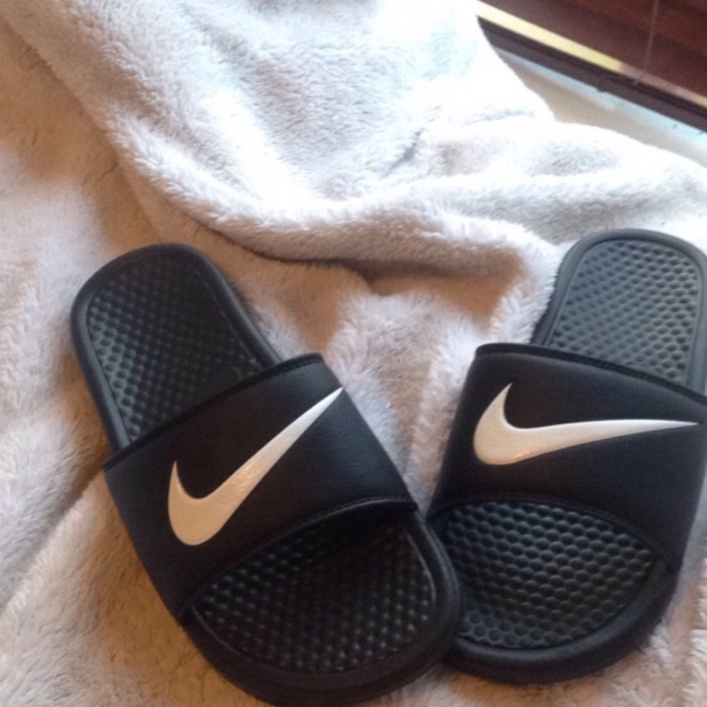 NWOT Nike slides