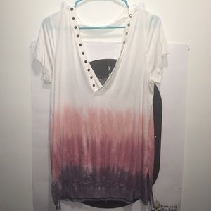 AEO buttoned V-neck/back Tee