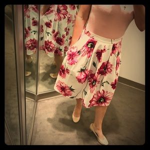 Skirt with POCKETS!!