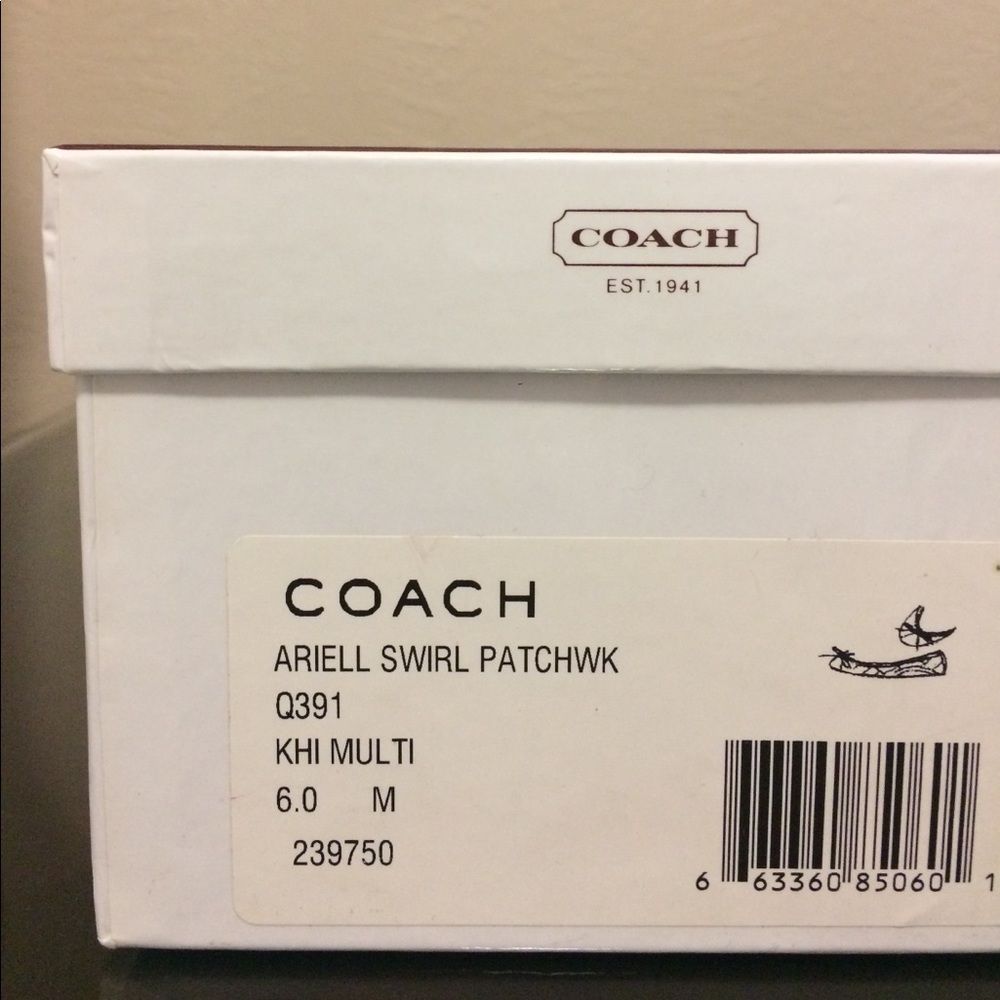 ✨NEW NEVER WORN Coach Flats✨