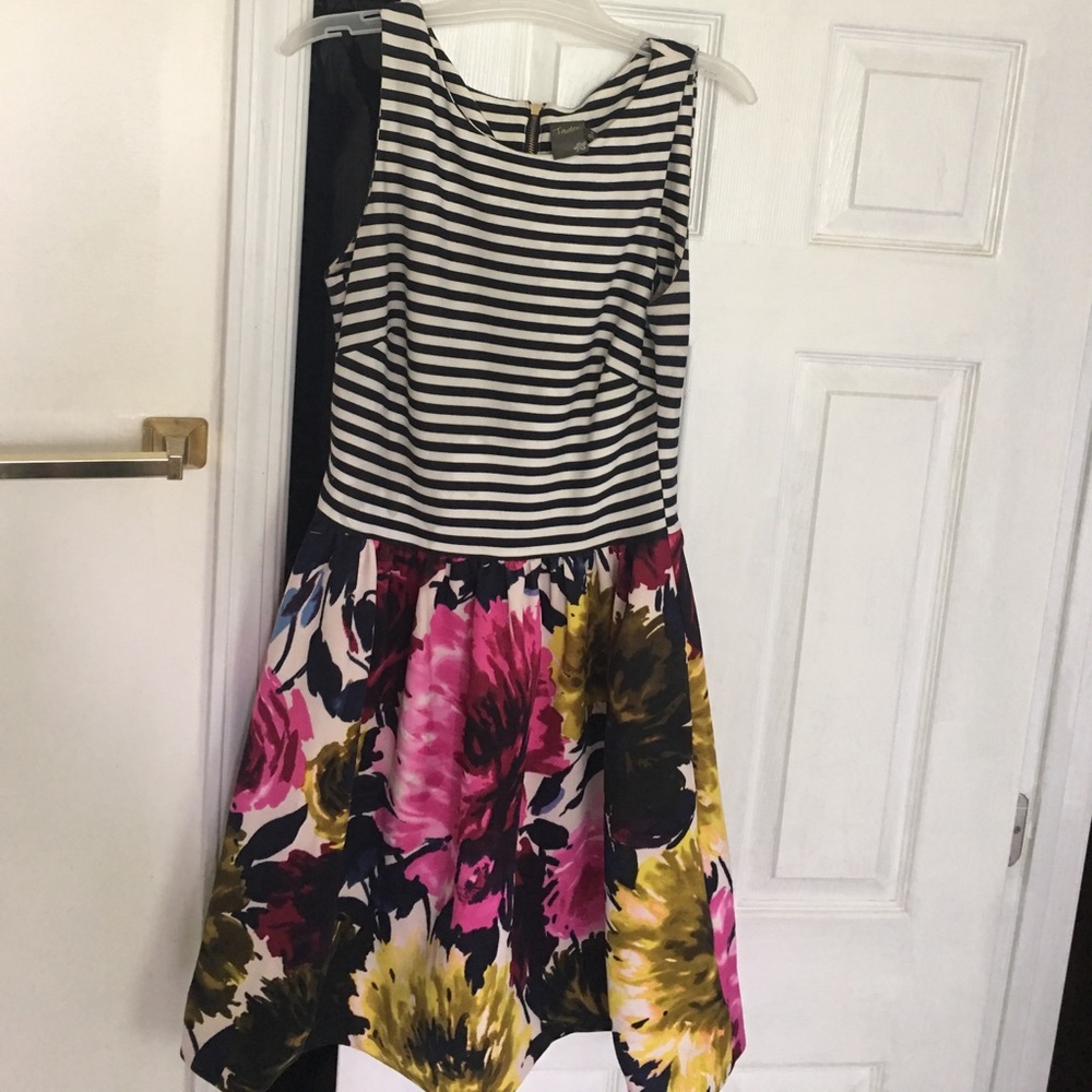 Floral with blue &white stripes dress❤️😘🙏🏾 - Picture 5 of 5