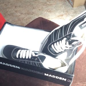 Black and white men sneckers