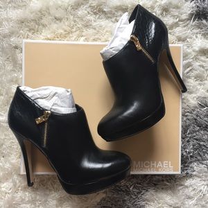NIB Michael Kors York Ankle Bootie Black Size 7.5M