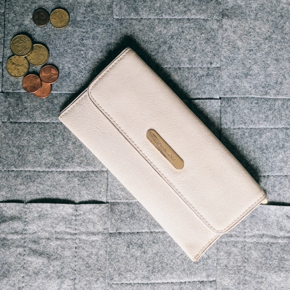Michael Kors Handbags - Bone Leather Michael Kors Wallet