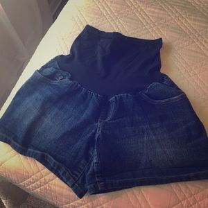 Maternity shorts