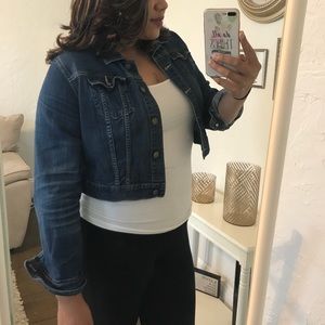 🌸 Distressed Jean Jacket