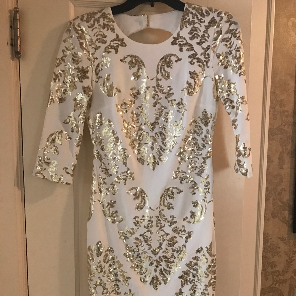 gold sequined dress ✨✨✨✨