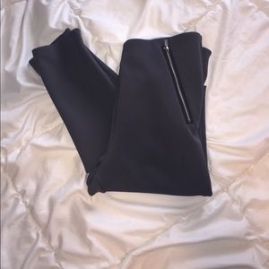 Worn once -zipper detail polyester leggings!