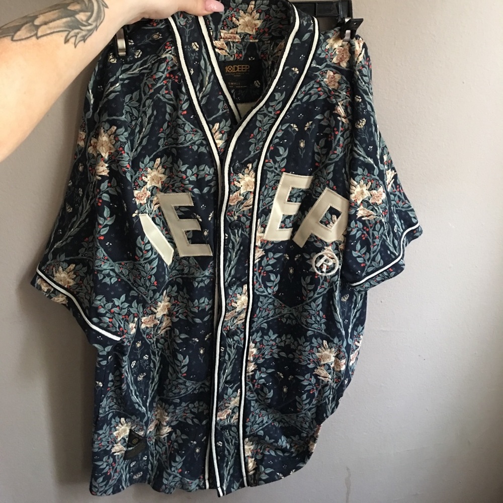 10 Deep baseball tee