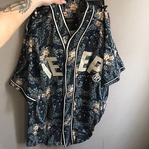 10 Deep baseball tee