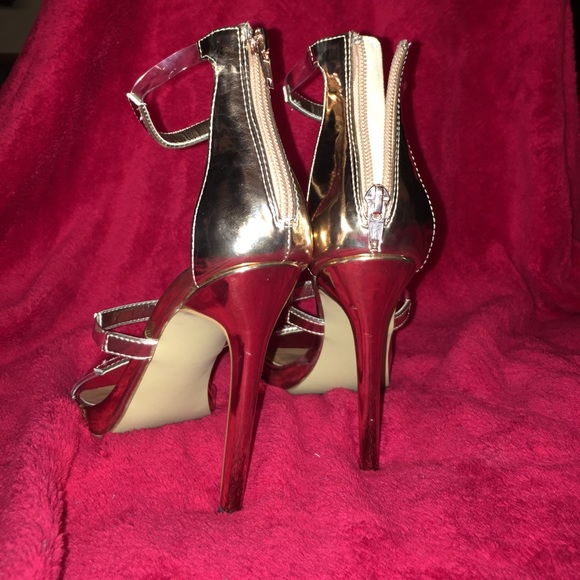 Heels - Picture 4 of 4