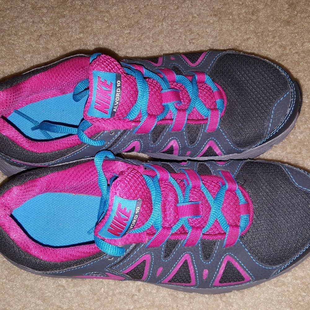 Like new Nike Alvord 10 shoes