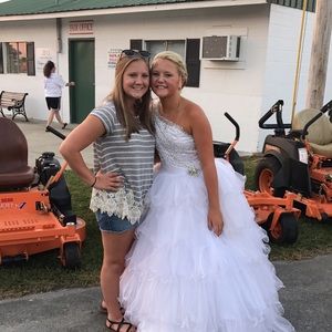 Meet your Posher, Emily