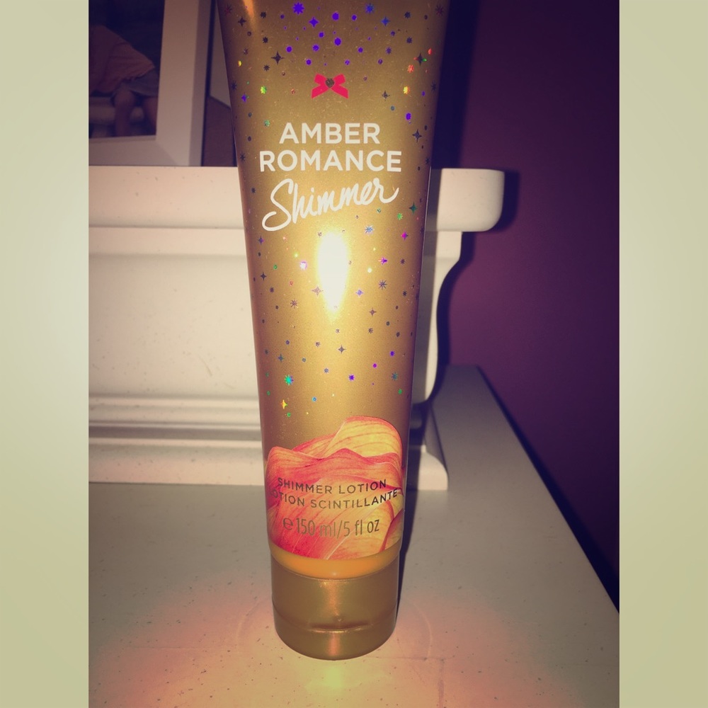 VS Amber Romance Shimmer Lotion