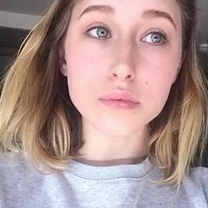 Meet your Posher, Holly