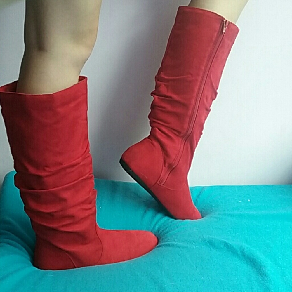 Super cute red boots!