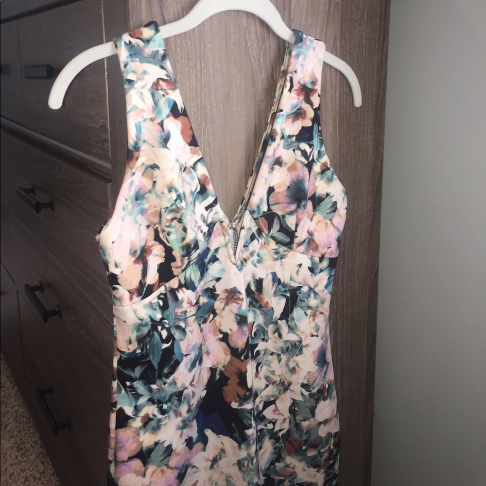 Floral Tight-fitting Plunge Dress