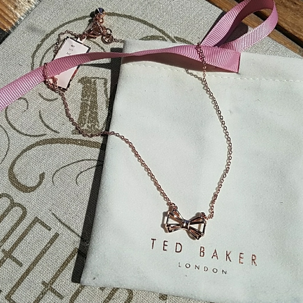 Sweetie bow pendant